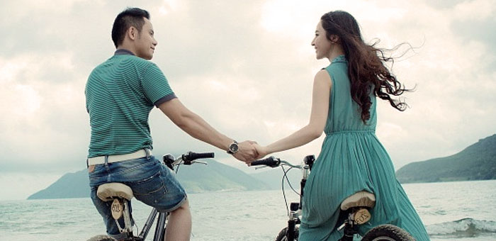 15 ways guys flirt Stuck well, these 15 ways to let a guy know you are interested will get you going in the right direction don't flirt with other guys. 15 ways guys flirt Stuck well, these 15 ways to let a guy know you are interested will get you going in the right direction don't flirt with other guys.